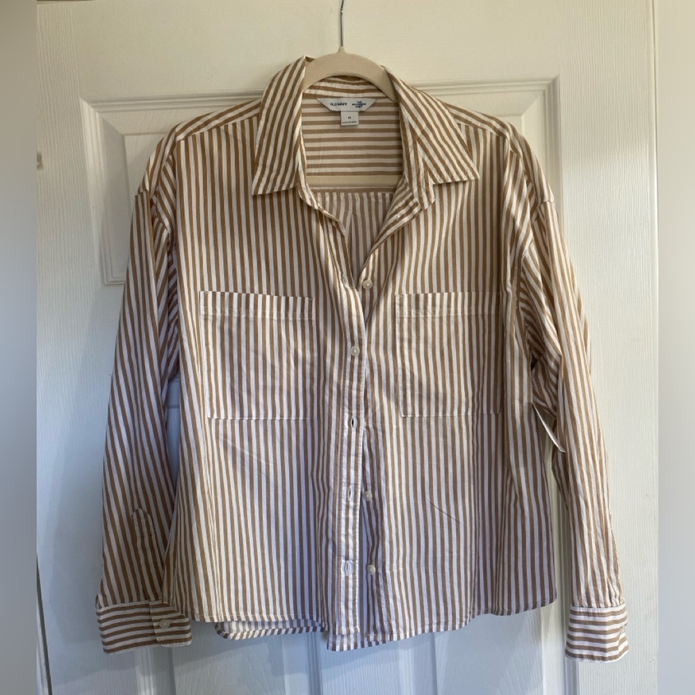 New with Tags - Old Navy tan striped slightly cropped button up, size small